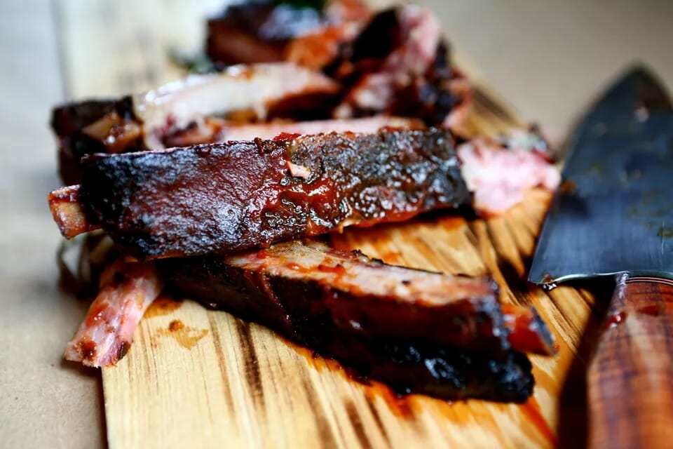 Comment cuir des ribs de porc au barbecue