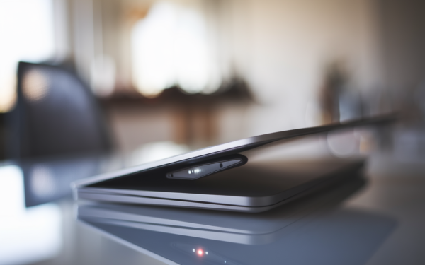 MacBook Neo: Apple change la protection webcam et micro contre l'espionnage, ce qui se prépare