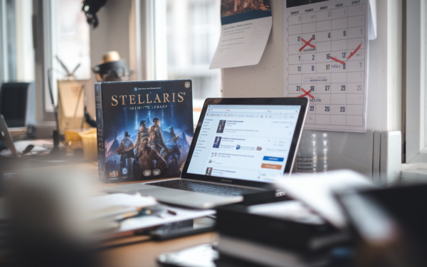Stellaris: Infinite Legacy accumule les retards, 14e report et colère des backers sur Kickstarter