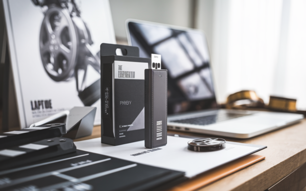 64 Go, 19,99, boîtier métal design, les films reviennent sur clés USB, ce retour de l'achat physique surprend Netflix