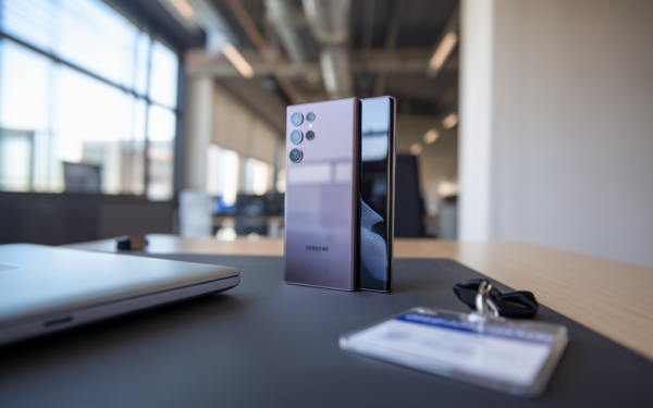 Galaxy S26 Ultra Enterprise Edition : Samsung cible les PME avec écran de confidentialité et Knox Suite