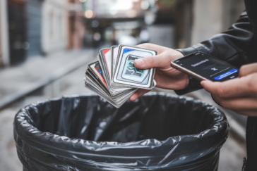 Cartes Yu-Gi-Oh jetées puis revendues: la découverte à plus d'un million qui divise